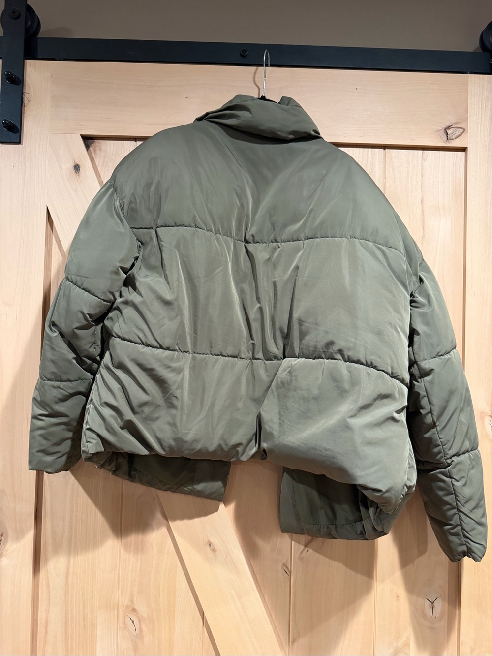 Free People Weekend Puffer in Olive- Size M - Picture 3 of 5